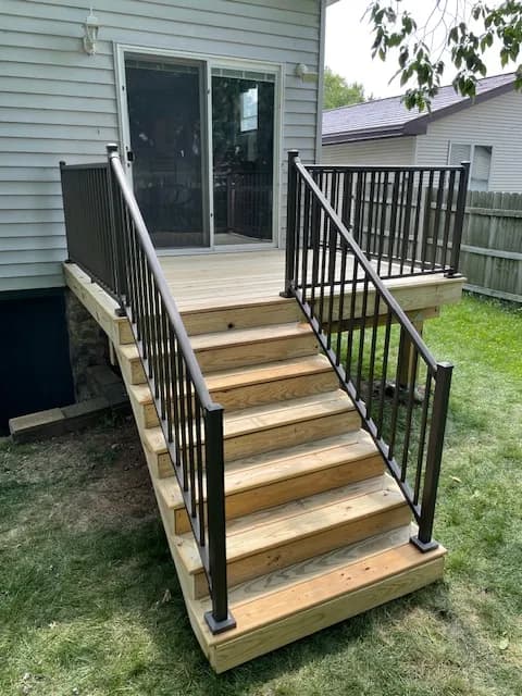 Hybrid Deck with Aluminum Railing — Oshkosh, WI